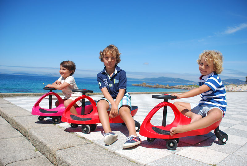 Tienes varios modelos diferentes para elegir. Escoge entre sus 6 colores: verde, rosa, rojo, azul, amarillo, violeta. Ahh y no olvides personalizarlo con tus Didistickers